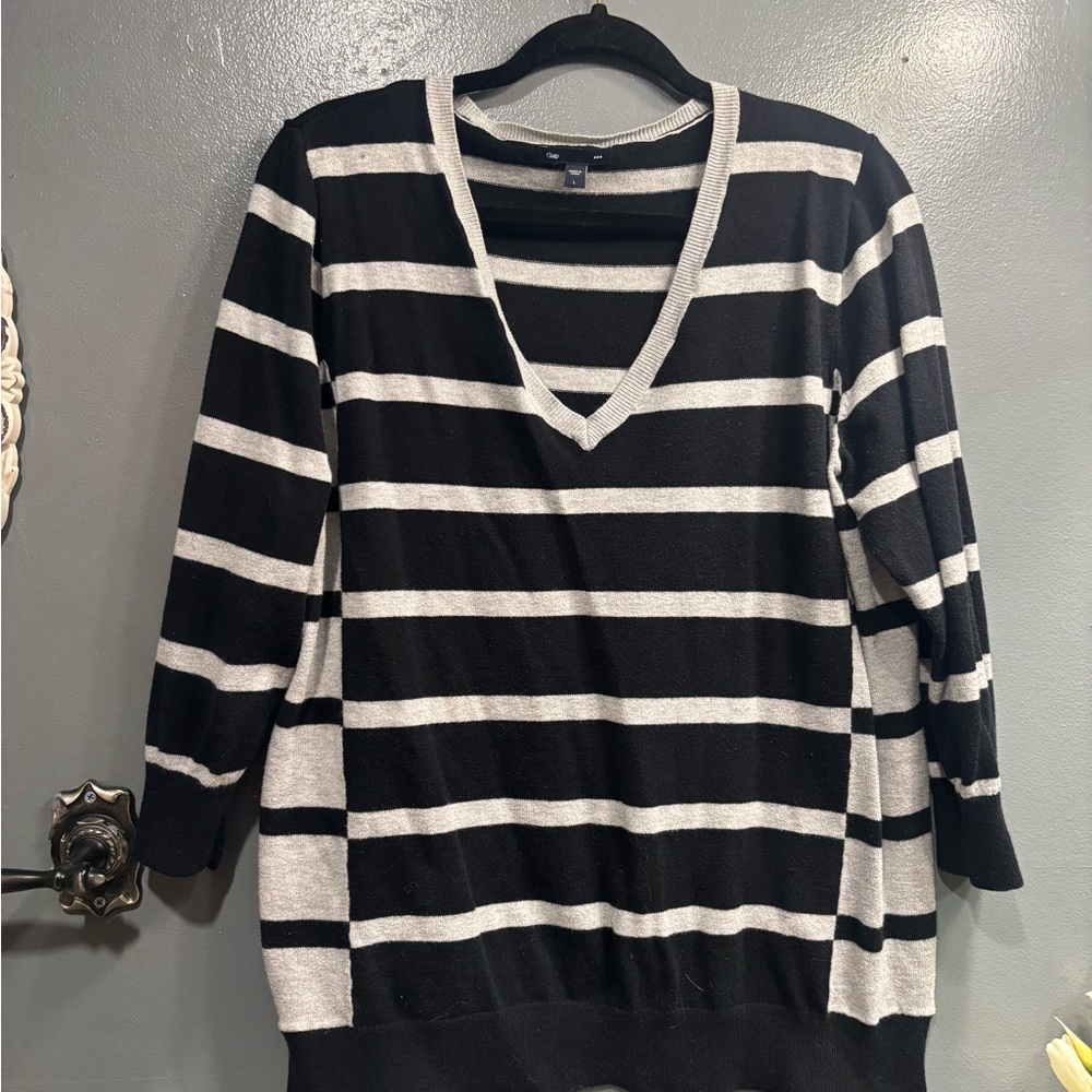 GAP Black & White Striped V-Neck Sweater Soft Slimming Casual Office Business